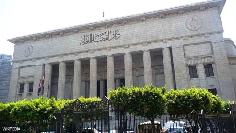 جنايات القاهرة تحكم علي “لبوليفية” بالمؤبد بتهمة تهريب 2 كيلو كوكايين عبر مطار القاهرة