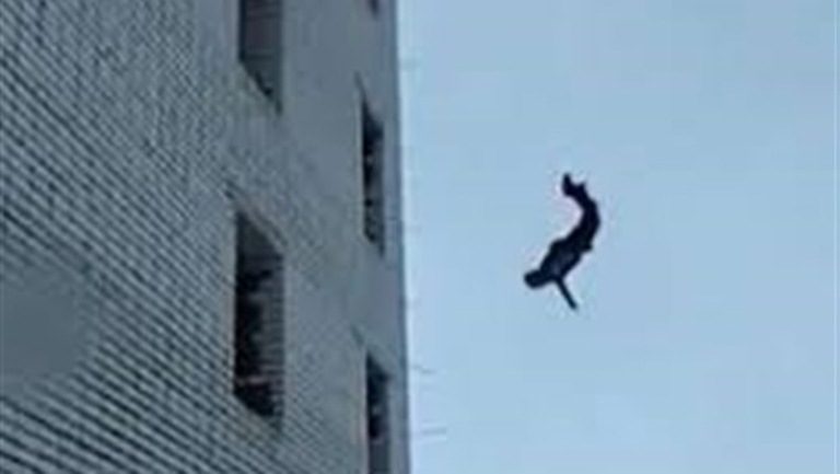 مصرع عامل بالشرقية قفز من الطابق السادس بشقةحبيبته خوفا من الفضيحة
