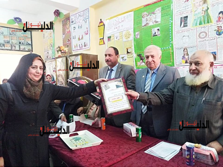 بالصور….. تعليم بلبيس تكرم موجه اول الصحافة