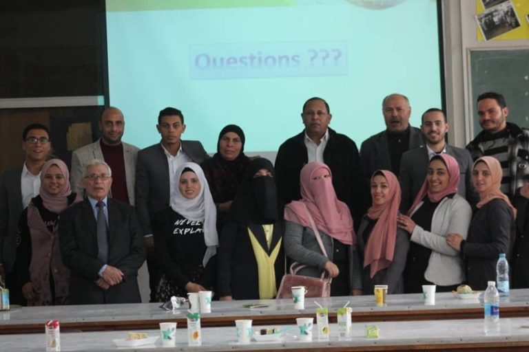 طلاب تكنولوجيا الزقازيق يعرضون مشروعاتهم التدريبية بـ”علوم الأغذية والألبان” (صور)