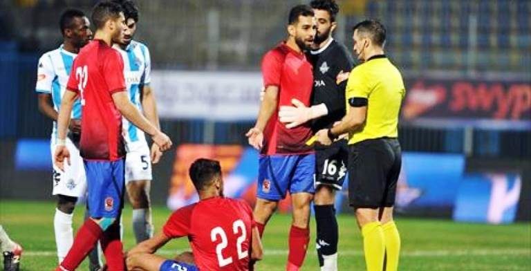 الحكم الصربى يحرم الأهلي من ركلة جزاء صحيحة أمام بيراميدز
