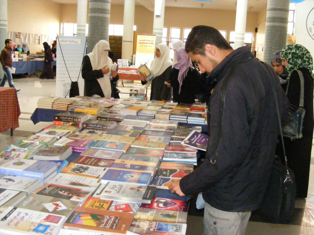 إنفوجراف.. 35 دولة تشارك في اليوبيل الذهبي لمعرض الكتاب