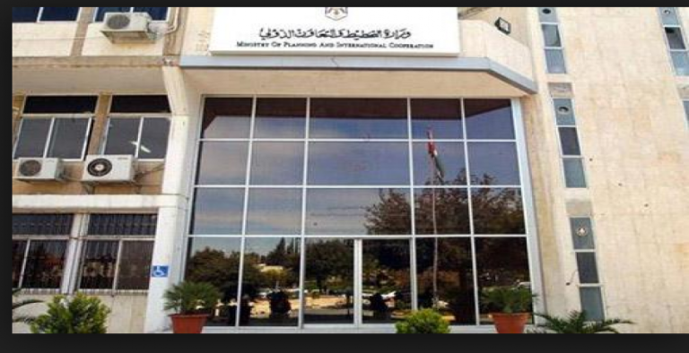 «التخطيط» تكشف أسباب تراجع أعداد العاملين بالجهاز الإداري للدولة