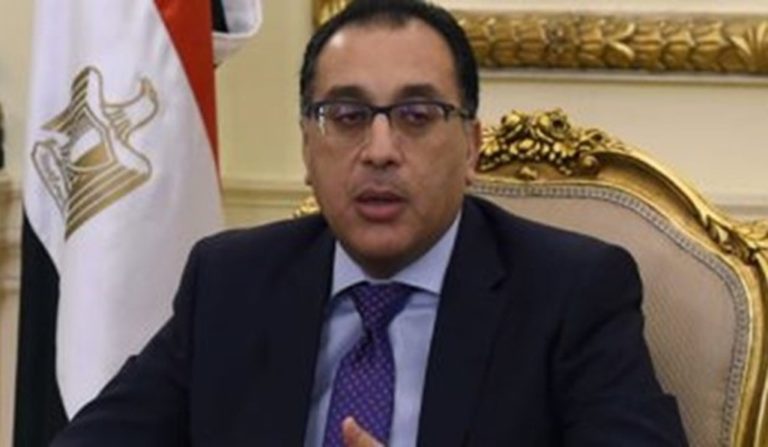 محافظ الشرقيه يجازى 50 طبيب وادارى بديرب نجم