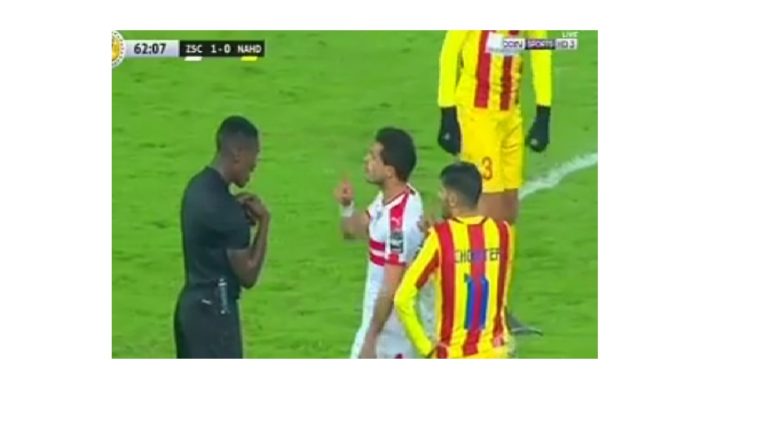 شاهد بالفيديو .. مشاجرات بالايدي بين “طارق حامد” وبطل الجزائر ورد فعل الحكم عليها