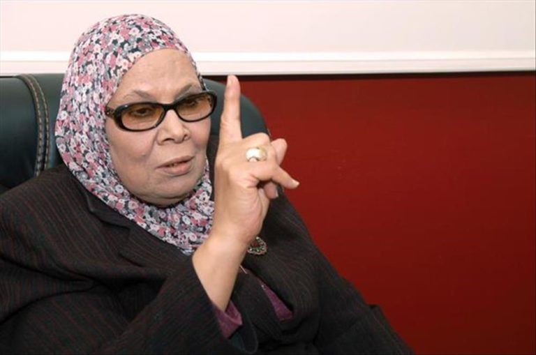 آمنة نصير: الدعوة لخلع الحجاب «نقص حياء»