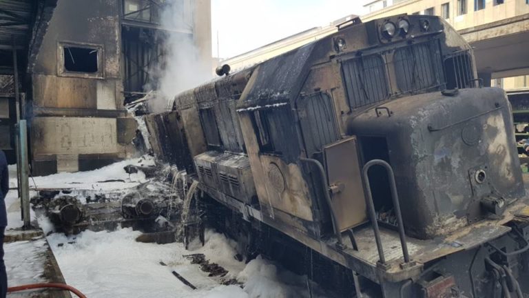 أول تعليق لوزير النقل فور استقالته بعد حادث «محطة مصر»
