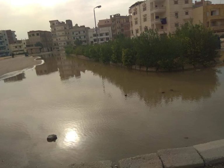 أهالي المجاورة السابعة لجهاز العاشر من رمضان: «إلحقونا بنغرق» (صور)