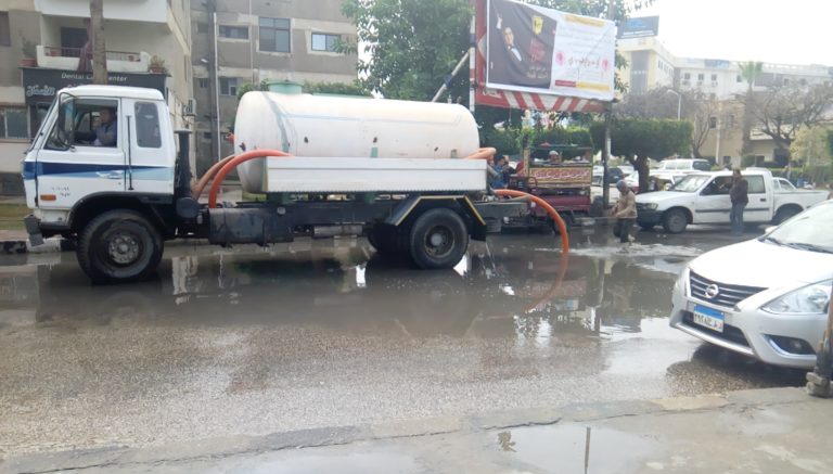 بالصور.. أمطار غزيرة تضرب شوارع العاشر من رمضان