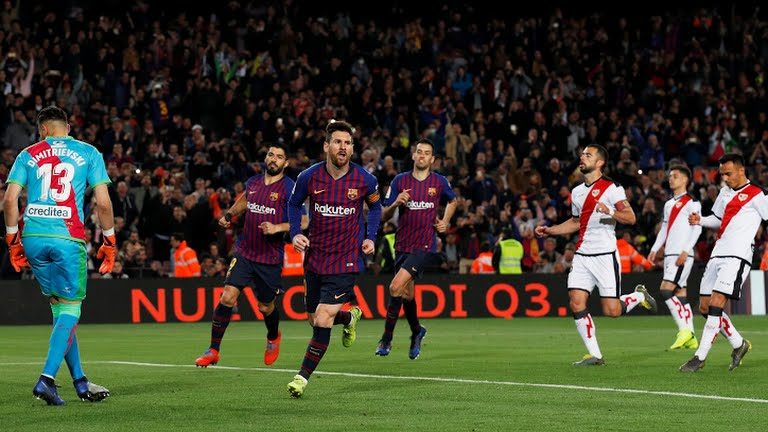 برشلونة يهزم فاييكانو ويواصل تصدر الليجا