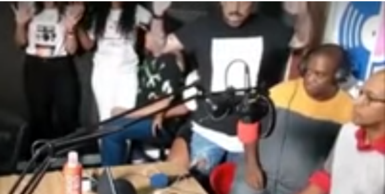 بالفيديو .. علي طريقة أفلام الأكشن سطو مسلح بحطة إذاعية على الهواء مباشرة