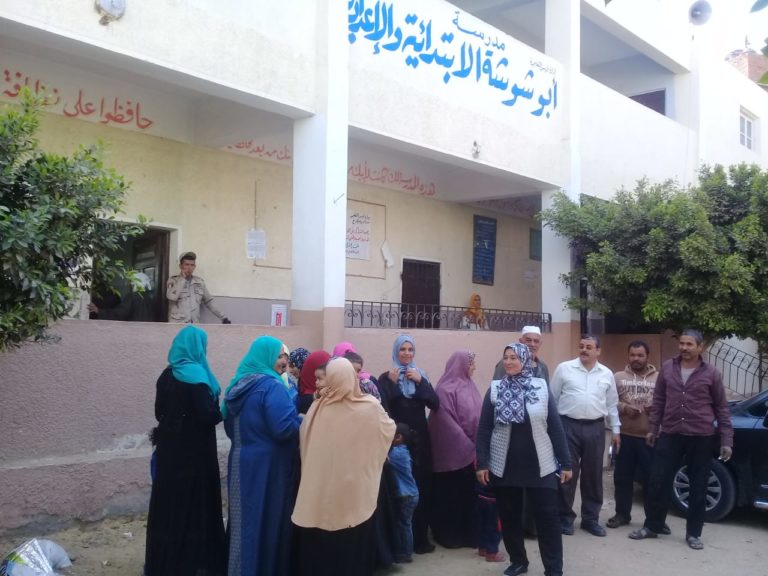 أقبال كثيف للناخبين في اليوم الثاني للإستفتاء في لجنة سرج الدين ببلبيس