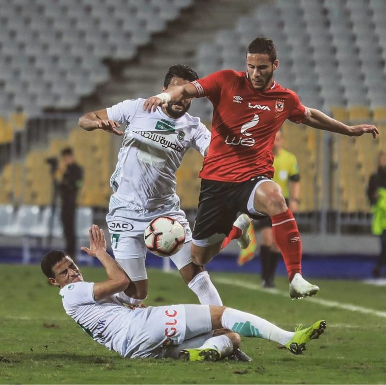 الأهلي يعتلي الصدارة مؤقتا بفوز متأخر على الاتحاد