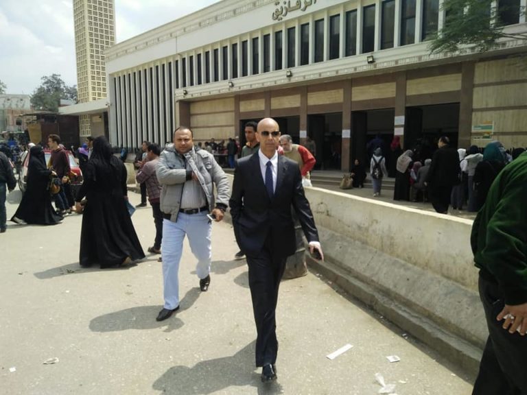 بالصور .. وكيل صحة الشرقية يتابع الفرق المتحركة بمحطة القطار بالزقازيق