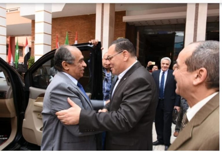 محافظ الشرقية يستقبل وزير الزراعة لتفقد عدد من المشروعات في قطاعات الزراعة و الثروة الحيوانية و الداجنة