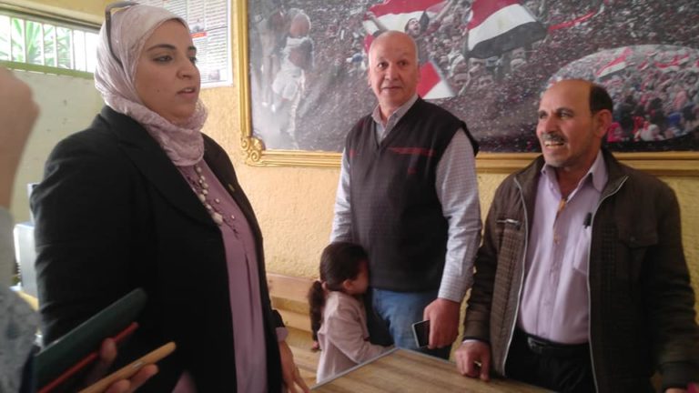 النائبة ” عبير تقبية “تتفقد لجان الإستفتاء بمنيا القمح
