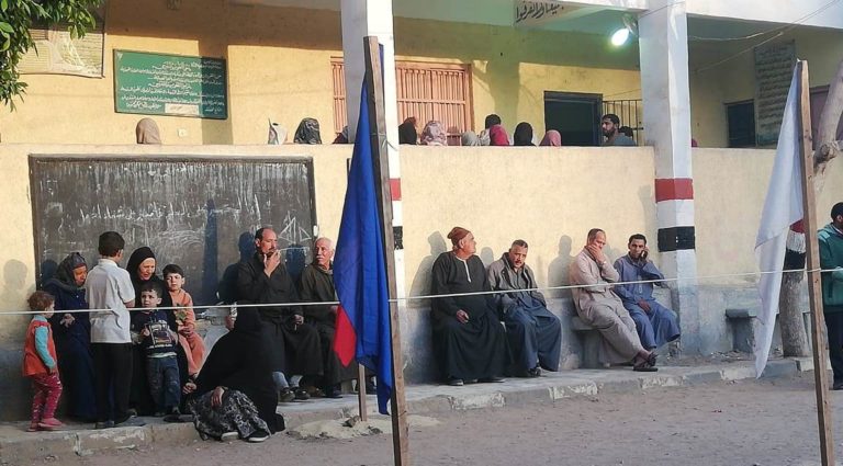 في اليوم الثالث علي الإستفتاء إقبال كثيف للناخبين بقرية الجوسق ببلبيس