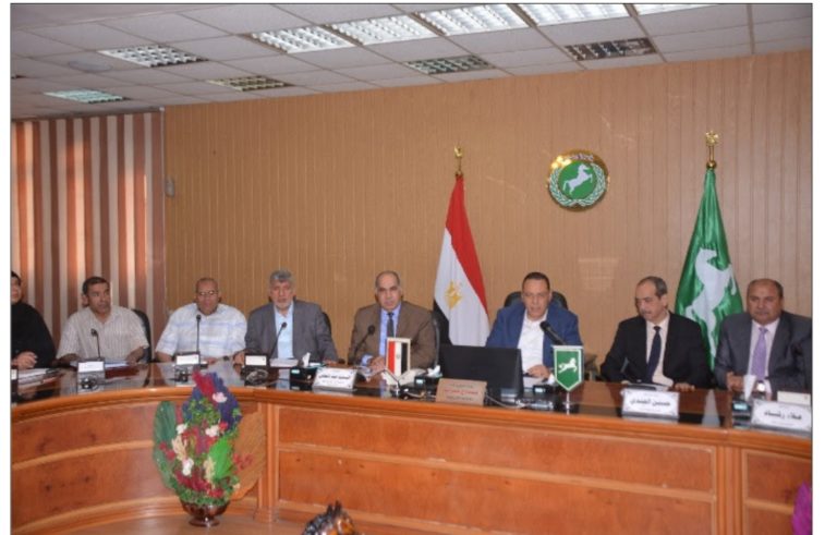 محافظ الشرقية يجتمع مع رؤساء المراكز و المدن و الأحياء لمتابعة خطة تنفيذ طلاء واجهات المباني و آلية تطبيق منظومة المخلفات الصلبة