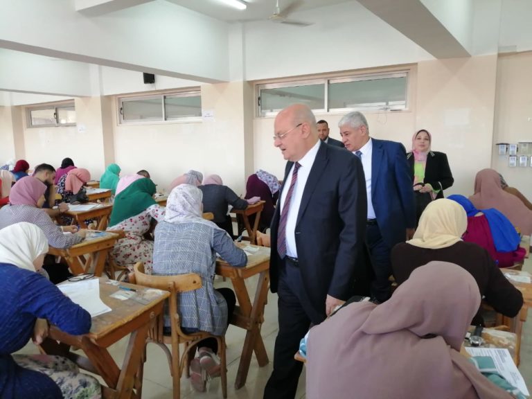 رئيس جامعة الزقازيق يهنئ القيادة السياسية والقوات المسلحة  بذكري النصر في العاشر من رمضان