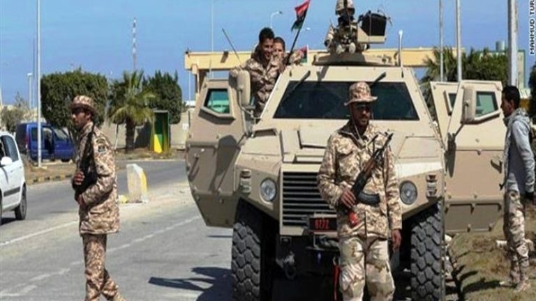 الجيش الليبى  يدمر 3 آليات للميليشيات على محور طريق المطار
