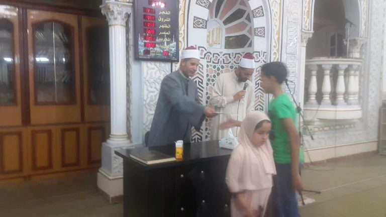 تكريم حفظه القرآن الكريم بمسابقة الدكتور محي حافظ الدينية