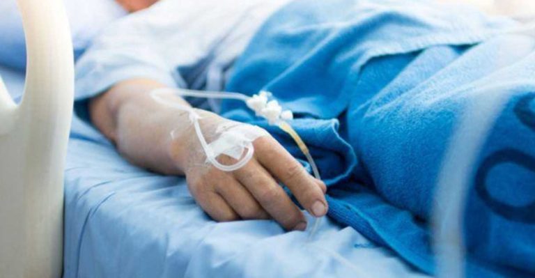 قرارعاجل من التأمين الصحي بعد الاعتداء علي مريضة بالضرب بـ”الشبشب” .. التفاصيل الكاملة