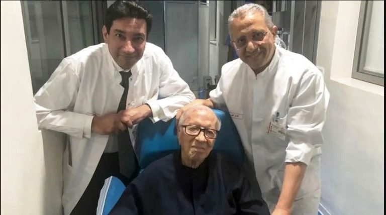 نجل السبسي  : والدى نقل المستشفى العسكرى بسبب بقايا التسمم الغذائى