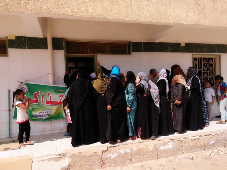 القافلة العلاجية بالحرية بأبو حماد توقع الكشف الطبي علي 2175 مريض
