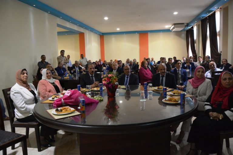 مديرو العموم يكرمون رئيس جامعة الزقازيق لبلوغه سن التقاعد