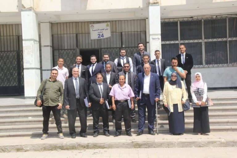 مناقشة مشاريع التخرج بقسم المواد بهندسة الزقازيق