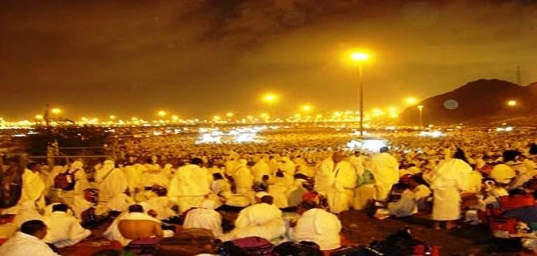حكم المبيت بالمزدلفة ومقدار المكوث بها
