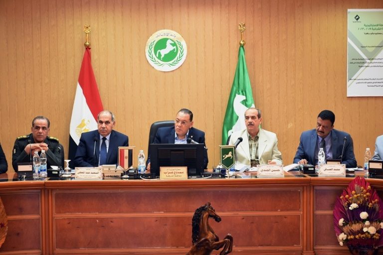 محافظ الشرقية : وجه بسرعة الإنتهاء من تنفيذ خطة طلاء واجهات المباني والنوافذ