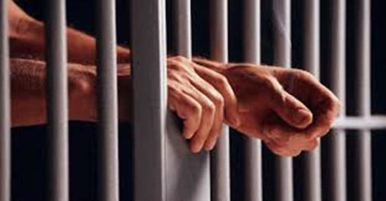 النيابة تأمر بحبس المتهمين بسرقة فيلا سفير سابق بالشرقية