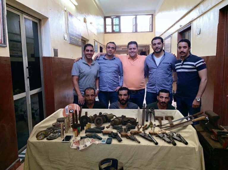 ضبط ورشة لتصنيع السلاح يديرها حداد ونجليه بالشرقية