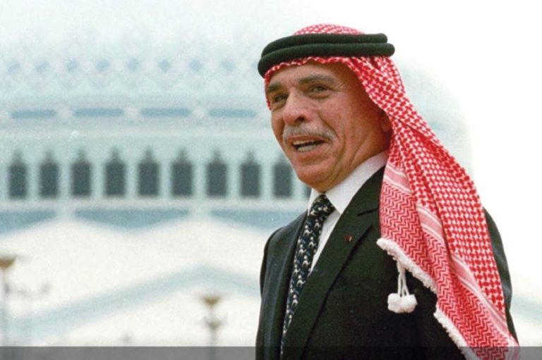 الديوان الملكي الأردني يعلن وفاة الأميرة دينا الزوجة للراحل الملك حسين