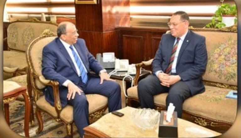 وزير التنمية المحلية يهنيء محافظ الشرقية بالعيد القومي للمحافظة
