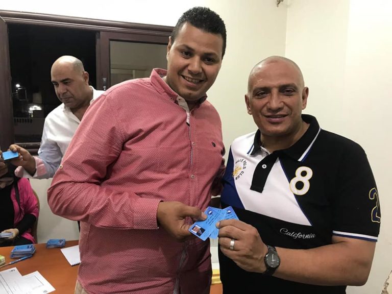 علي أبو أحمد يسلم كارنيهات عضوية حزب مستقبل وطن