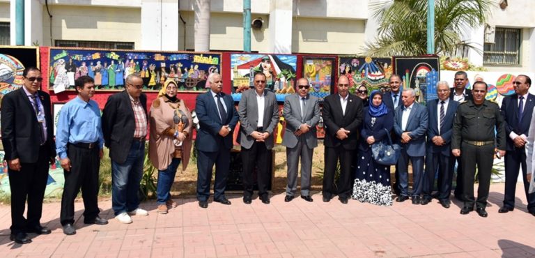 بالصور .. محافظ الشرقية ُيشارك إحتفالية مديرية التربية والتعليم بالعيد القومي للمحافظة