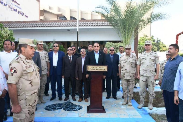 بالصور..محافظ الشرقية يشهد طابور الصباح بمدرسة الزقازيق الزخرفية العسكرية
