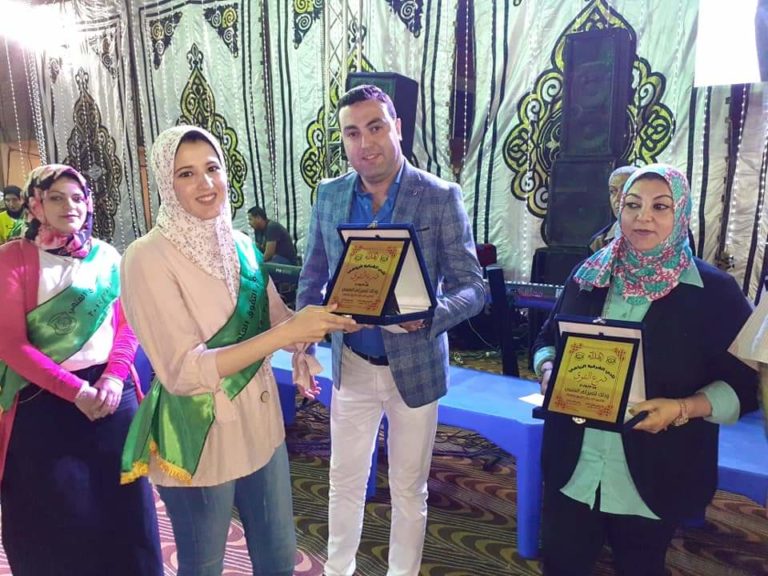 أحياه نادية مصطفى وحلمي عبدالباقي وخالد بيومي _ الشرقية ينظم حفل لتكريم المتفوقين دراسياً