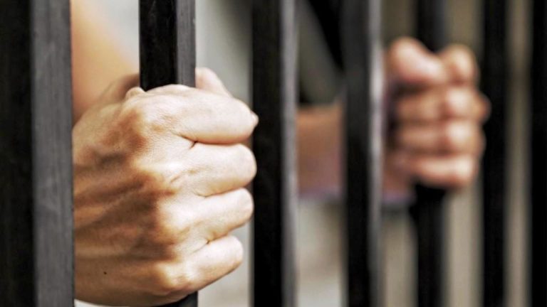 محكمة الإبراهمية تجدد حبس المتهم بقتل شاب فى مشاجرة بينهما بالشرقية