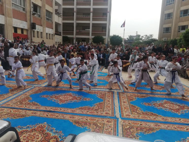 بالصور..مستقبل وطن يكرم أسر الشهداء والمتفوقين والمحالين للمعاش بههيا