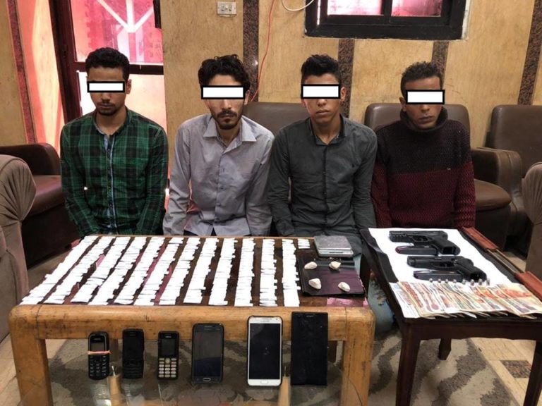 القبض على عاطلين لاتجارهم مواد مخدرة بالشرقية