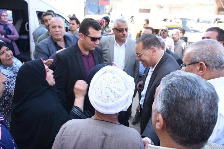 محافظ الشرقية يتفقد أعمال رصف ورفع كفاءة طريق مصطفى كامل بمركز أبو كبير بتكلفة 10مليون جنيه