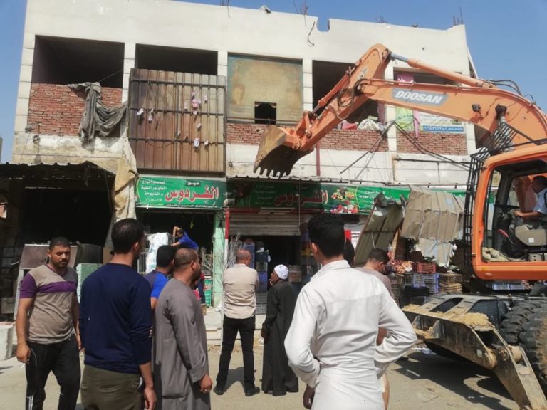 جهاز مدينة الشروق يشنُ حملة مكبرة لرفع الإشغالات والمخالفات بالأسواق التجارية