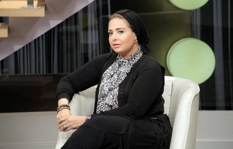 “دفعتى في شعرك كام”.. بعد خلع الحجاب صابرين تتلقي أغرب رسالة