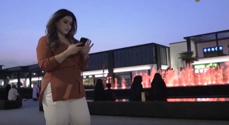 بالفيديو .. سعوديات يتجولن في الرياض بدون الحجاب والعباءة