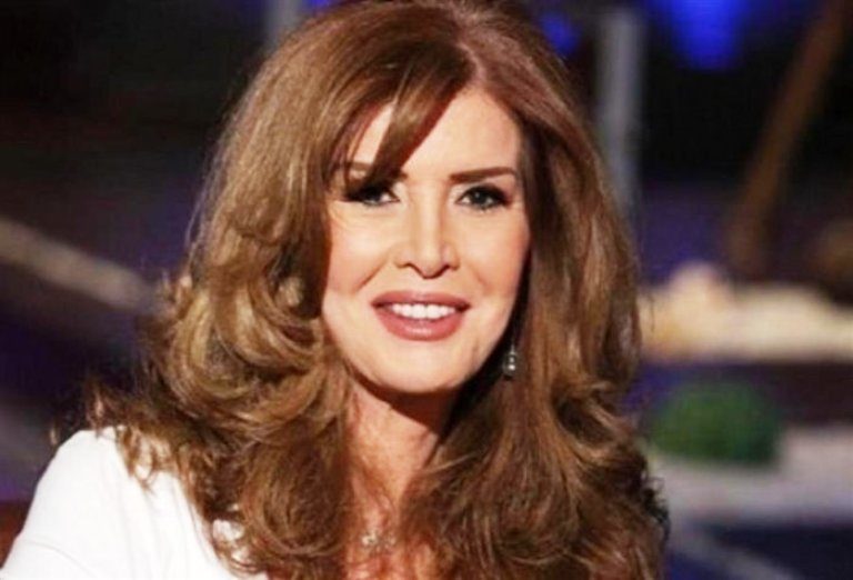 لاول مره ..مرفت أمين تكشف عن حرق فستان الزفاف فى “حافية على جسر الذهب”