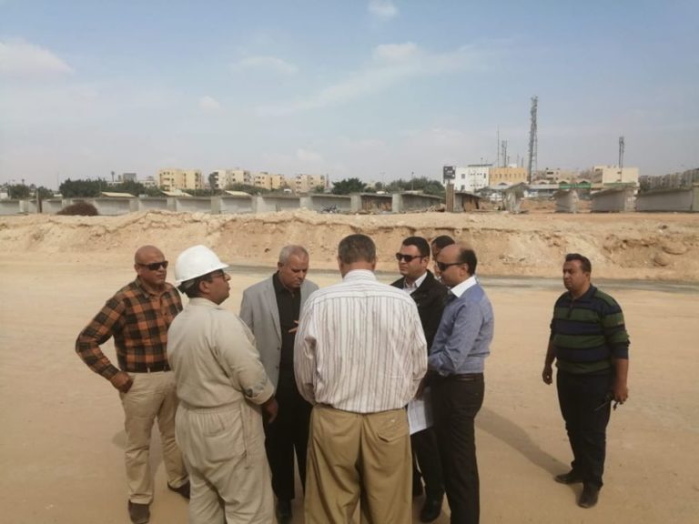 مسئولو “الإسكان” يتفقدون مشروعات الطرق والمحاور الرئيسية الجاري تنفيذها بمدينة 6 أكتوبر