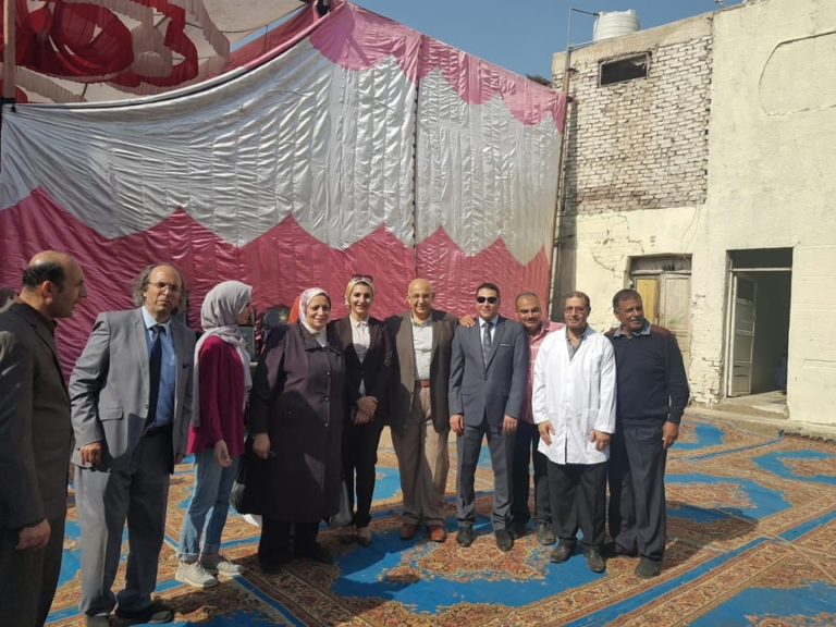 بالصور : مبادرات “آل عاشور” لمكافحة سرطان الثدي